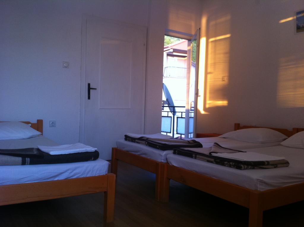 Guest House Lokoski Peštani Habitación foto