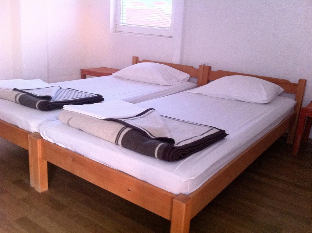Guest House Lokoski Peštani Habitación foto