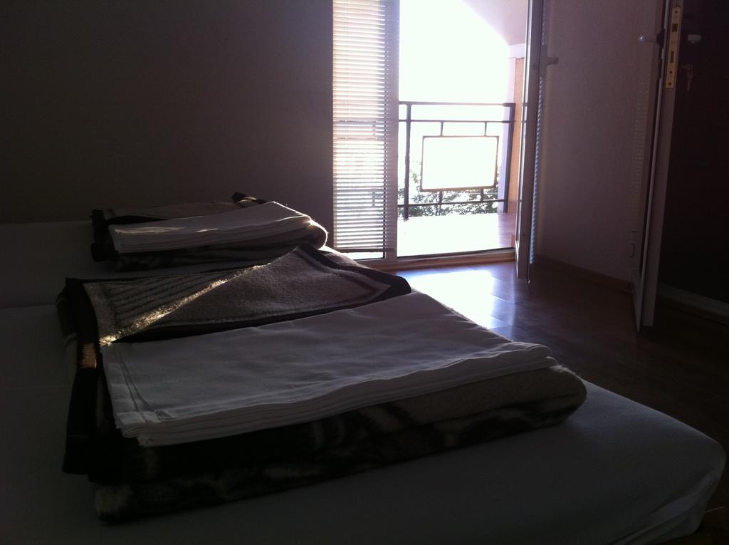 Guest House Lokoski Peštani Habitación foto