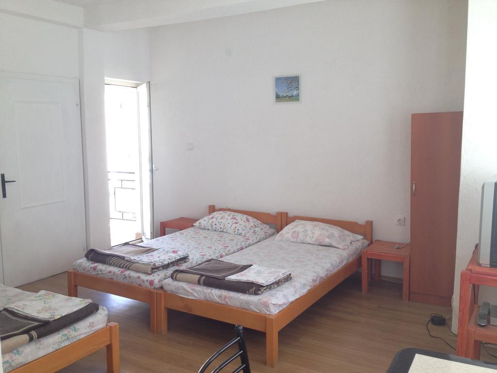Guest House Lokoski Peštani Habitación foto