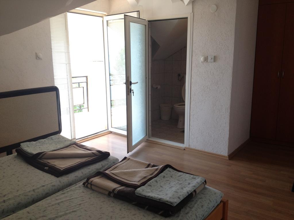 Guest House Lokoski Peštani Habitación foto