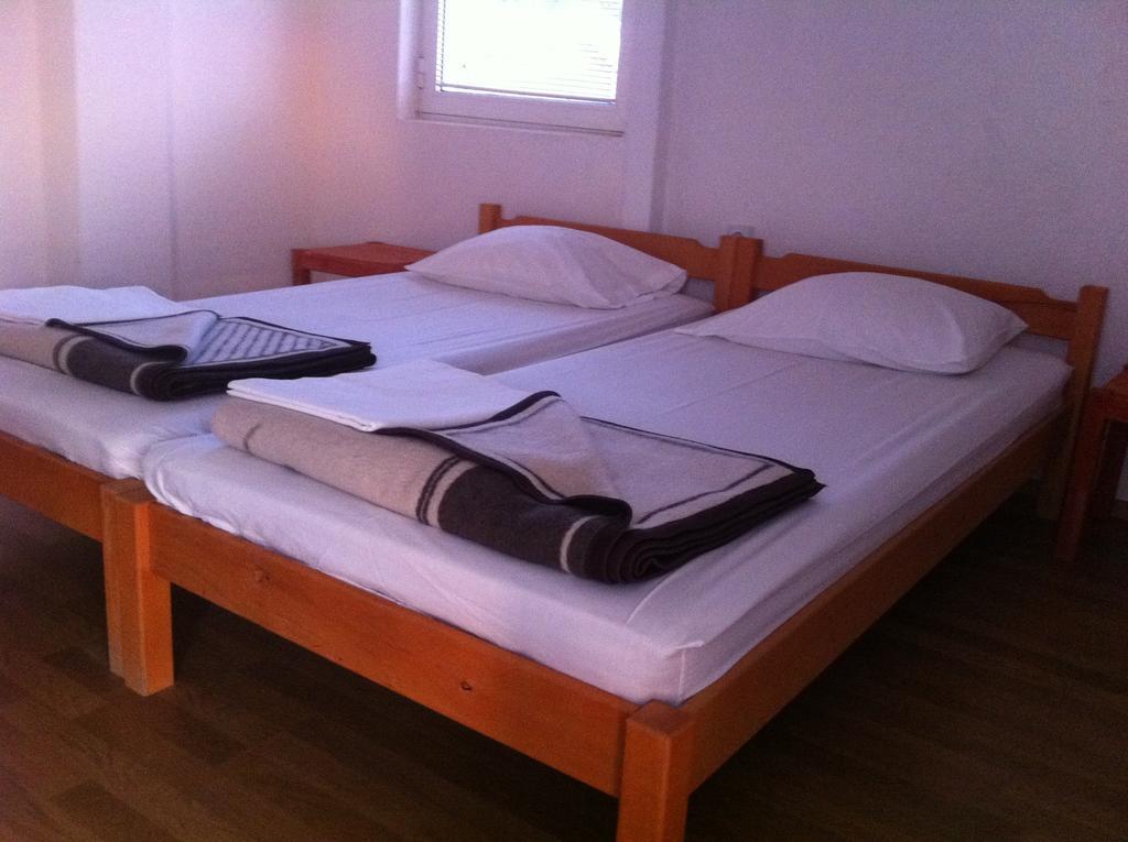 Guest House Lokoski Peštani Habitación foto